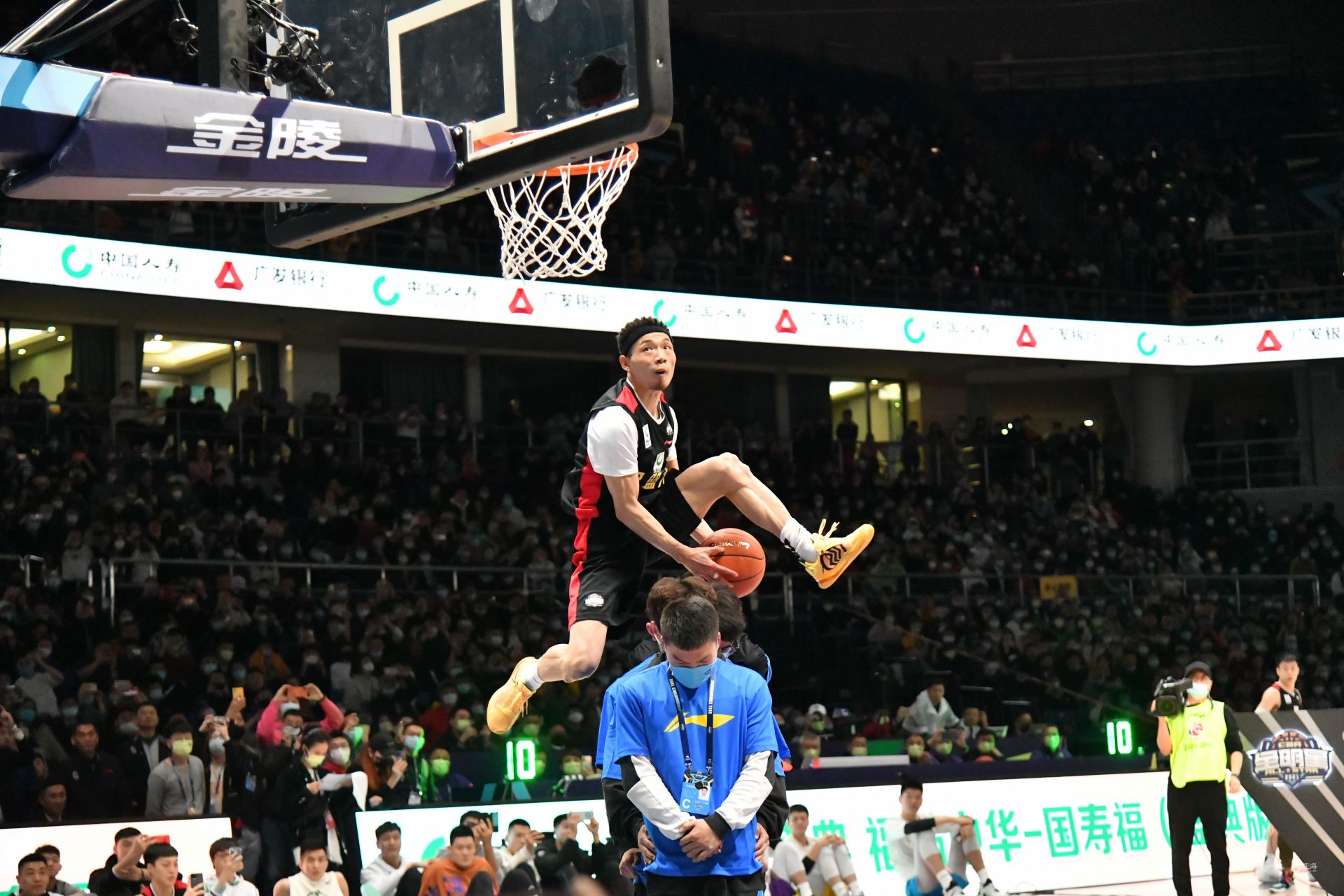 与回报都衡 与回报都衡